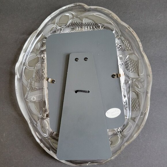 Crystal Clear Signatures Oval Glass Frame With Etched Ribbon Design - Picture 2 of 9